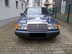 Blau Gebraucht 1991 Mercedes E200 Limousine | 6.500 €