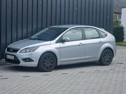 Grau Gebraucht 2010 Ford Focus Limousine | 2.500 € (Fairer Preis)