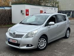Silber Gebraucht 2009 Toyota Verso Life Van / Kleinbus | 3.990 € (Guter Preis)