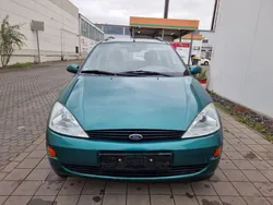 Grün Gebraucht 2001 Ford Focus Limousine | 1.750 € (Fairer Preis)
