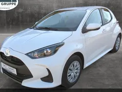 Weiß Neu 2025 Toyota Yaris Hybrid Business Edition Limousine | 24.990 € (Fairer Preis)