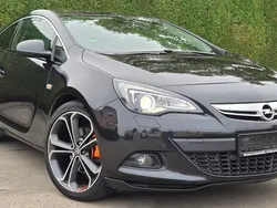 Schwarz Gebraucht 2012 Opel Astra GTC Limousine | 6.500 € (Teuer)