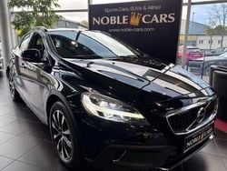 Onyx black (metallic) Gebraucht 2018 Volvo V40 CC Momentum Kombi | 20.990 € (Teuer)