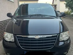 Schwarz Gebraucht 2006 Chrysler Voyager Van / Kleinbus | 3.000 € (Etwas zu teuer)