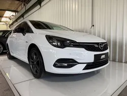 Weiß Gebraucht 2021 Opel Astra Design & Tech Limousine | 13.990 € (Fairer Preis)