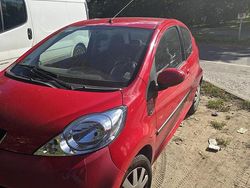 Rot Gebraucht 2009 Peugeot 107 Kleinwagen | 2.499 € (Guter Preis)