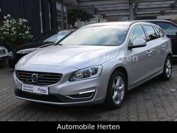 Silber Gebraucht 2015 Volvo V60 Momentum Kombi | 14.790 € (Fairer Preis)