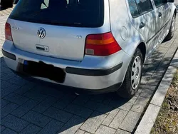 Silber Gebraucht 2002 VW Golf IV Comfortline Kleinwagen | 2.000 € (Guter Preis)
