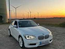Weiß Gebraucht 2011 BMW 118 Urban Line Kleinwagen | 8.800 € (Teuer)
