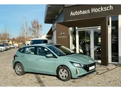 Grün Neu 2024 Hyundai i20 Select Limousine | 20.490 € (Guter Preis)