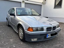 Silber Gebraucht 1994 BMW 316 Compact Performance Kleinwagen | 2.275 €