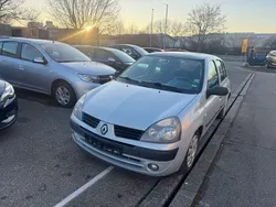 Silber Gebraucht 2004 Renault Clio II Dynamique Limousine | 1.780 € (Fairer Preis)