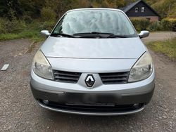 Silber Gebraucht 2005 Renault Mégane II Limousine | 1.850 €