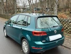 Grün Gebraucht 2018 VW Golf Sportsvan Trendline Van / Kleinbus | 8.400 € (Superpreis)