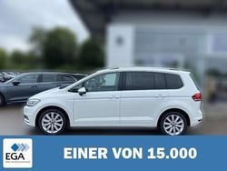 Weiß metallic Gebraucht 2024 VW Touran Highline Van / Kleinbus | 36.300 € (Fairer Preis)