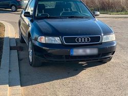 Blau Gebraucht 1996 Audi A4 Limousine | 919 € (Guter Preis)