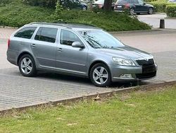 Grau Gebraucht 2011 Skoda Octavia Kombi | 3.600 € (Teuer)