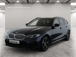 Blau Gebraucht 2024 BMW 330 Comfort Edition Kombi | 58.400 € (Fairer Preis)