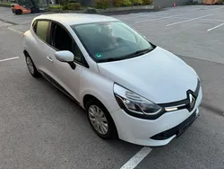 Weiß Gebraucht 2015 Renault Clio IV Expression Kleinwagen | 6.990 € (Fairer Preis)