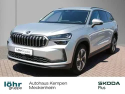 Brilliantsilber metallic Gebraucht 2024 Skoda Kodiaq Selection SUV | 41.820 € (Superpreis)