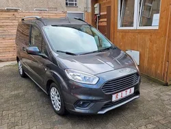 Grau Gebraucht 2019 Ford Tourneo Courier Van / Kleinbus | 10.980 € (Fairer Preis)