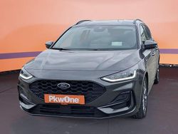 Magneticgrau (metallic) Gebraucht 2024 Ford Focus ST-Line Kombi | 20.380 € (Superpreis)