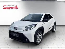 Schneeweiß Gebraucht 2024 Toyota Aygo Active Kleinwagen | 14.860 € (Guter Preis)
