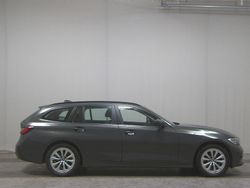 Grau Gebraucht 2021 BMW 318 Sport Line Kombi | 20.980 € (Guter Preis)