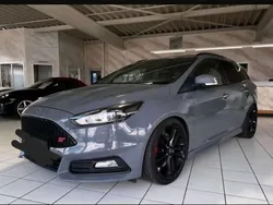 Grau Gebraucht 2016 Ford Focus ST Kombi | 10.500 € (Guter Preis)