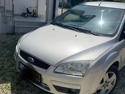 Grau Gebraucht 2007 Ford Focus Ghia Kombi | 750 € (Superpreis)