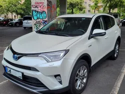 Weiß Gebraucht 2018 Toyota RAV4 Edition-S SUV | 20.900 € (Fairer Preis)