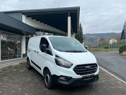 Weiß Gebraucht 2018 Ford Transit Custom Van / Kleinbus | 15.450 €