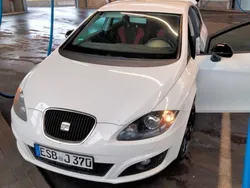 Weiß Gebraucht 2010 Seat Leon Sport Limousine | 3.900 € (Fairer Preis)