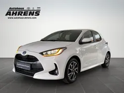 Weiß Gebraucht 2022 Toyota Yaris Hybrid Team Kleinwagen | 20.250 € (Fairer Preis)