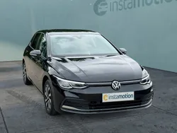 Schwarz Gebraucht 2022 VW Golf VIII Active Limousine | 20.600 € (Etwas zu teuer)