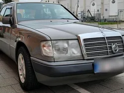 Grau Gebraucht 1992 Mercedes E250 Limousine | 4.650 €