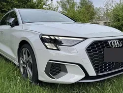 Weiß Gebraucht 2021 Audi A3 Ambiente Kombi | 32.990 €