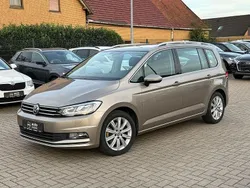 Beige Gebraucht 2016 VW Touran Highline Van / Kleinbus | 17.998 € (Guter Preis)