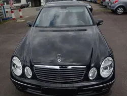 Tiefgrün metallic Gebraucht 2004 Mercedes E240 Avantgarde Limousine | 5.790 € (Fairer Preis)