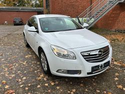 Weiß Gebraucht 2010 Opel Insignia Edition Limousine | 6.900 € (Fairer Preis)