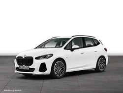 Weiß Gebraucht 2025 BMW 220 Active Tourer Van / Kleinbus | 39.305 €
