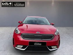 Rot Gebraucht 2017 Kia Niro Vision SUV | 15.980 € (Etwas zu teuer)