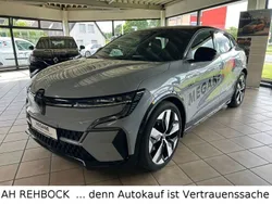 Grau Gebraucht 2022 Renault Mégane Techno Limousine | 33.490 € (Etwas zu teuer)