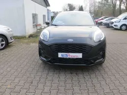 Obsidianschwarz metallic Gebraucht 2024 Ford Puma ST-Line SUV | 24.950 € (Fairer Preis)