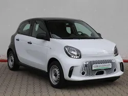 Weiß Gebraucht 2021 Smart ForFour Electric Drive Kleinwagen | 6.970 € (Superpreis)