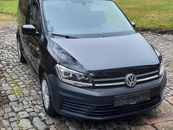 Schwarz Gebraucht 2016 VW Caddy Van / Kleinbus | 10.900 € (Fairer Preis)