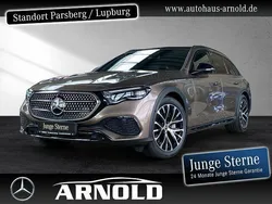 Braun (samtbraun) Gebraucht 2024 Mercedes E300 Kombi | 67.850 € (Teuer)