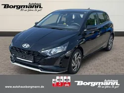 Grau Gebraucht 2024 Hyundai i20 Trend Limousine | 18.290 € (Guter Preis)