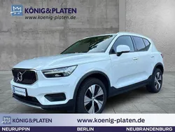 Weiß Gebraucht 2021 Volvo XC40 Momentum SUV | 27.990 € (Guter Preis)