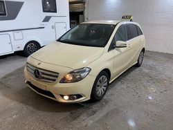 Beige Gebraucht 2014 Mercedes B180 Van / Kleinbus | 3.500 €
